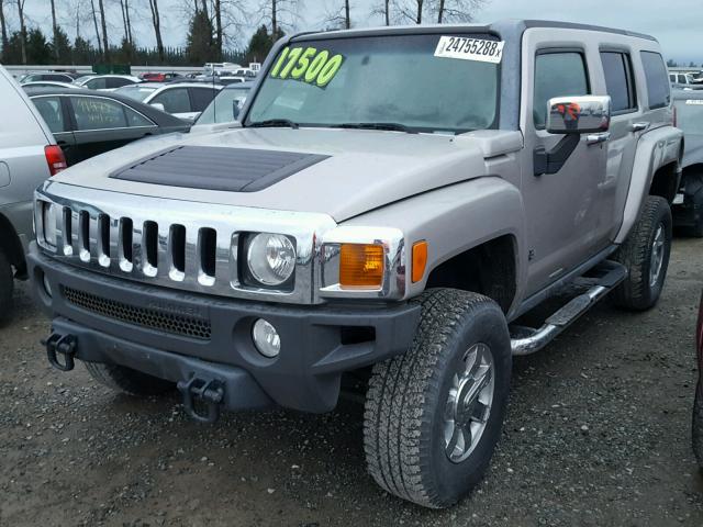 5GTDN13E878161278 - 2007 HUMMER H3 GRAY photo 2