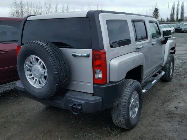 5GTDN13E878161278 - 2007 HUMMER H3 GRAY photo 4