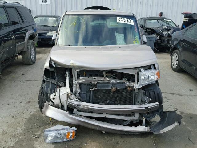 JTLKT324750197567 - 2005 TOYOTA SCION XB SILVER photo 9