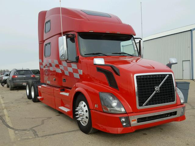 4V4NC9TH6BN294663 - 2011 VOLVO VN VNL RED photo 1