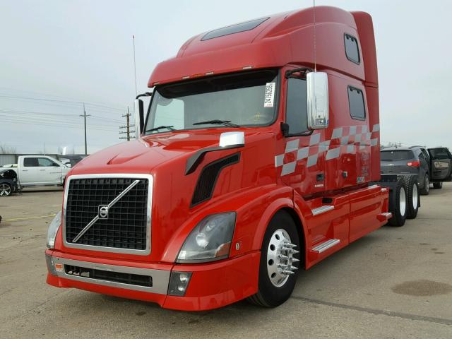 4V4NC9TH6BN294663 - 2011 VOLVO VN VNL RED photo 2