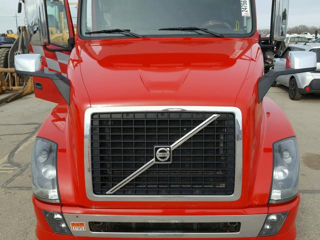 4V4NC9TH6BN294663 - 2011 VOLVO VN VNL RED photo 7