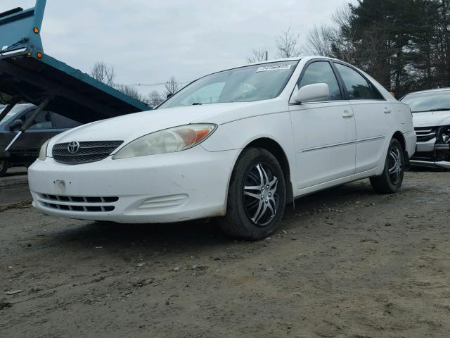 4T1BE30K62U569018 - 2002 TOYOTA CAMRY LE WHITE photo 2