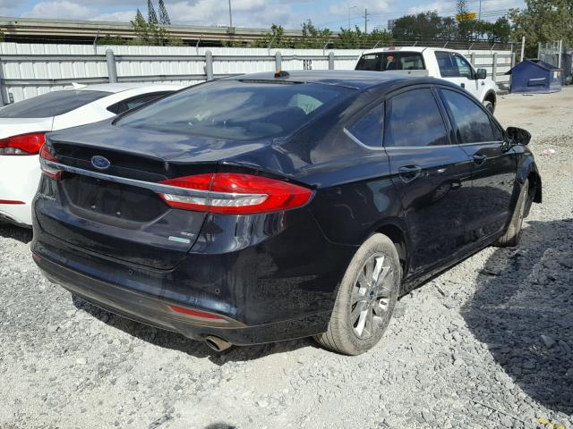 3FA6P0HD1HR281871 - 2017 FORD FUSION SE BLACK photo 4