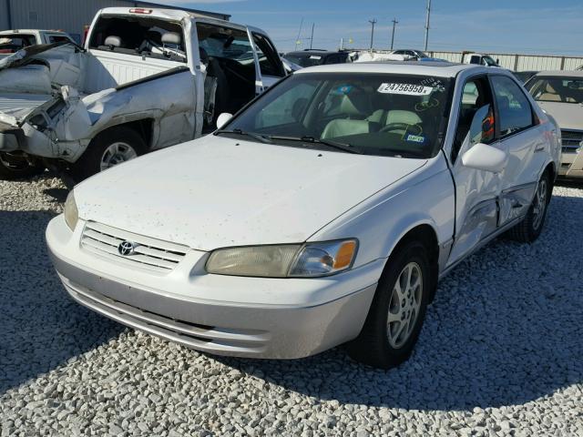 4T1BF22K9VU914048 - 1997 TOYOTA CAMRY CE WHITE photo 2