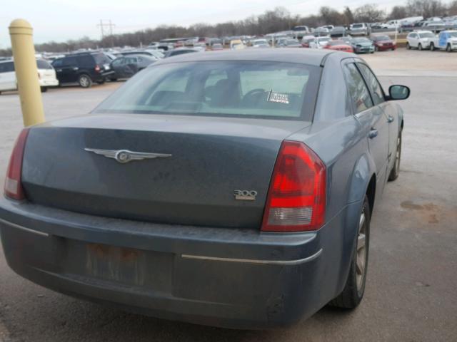 2C3JA53G55H143539 - 2005 CHRYSLER 300 TOURIN GRAY photo 4