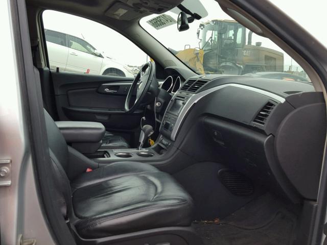 1GNEV23D39S154874 - 2009 CHEVROLET TRAVERSE L SILVER photo 5