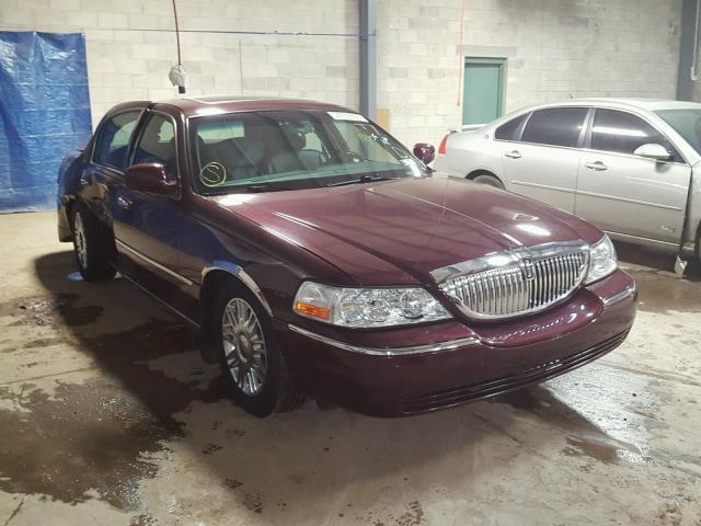 2LNHM82W28X639092 - 2008 LINCOLN TOWN CAR S MAROON photo 1