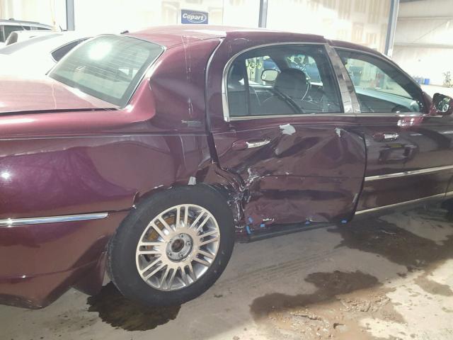 2LNHM82W28X639092 - 2008 LINCOLN TOWN CAR S MAROON photo 9