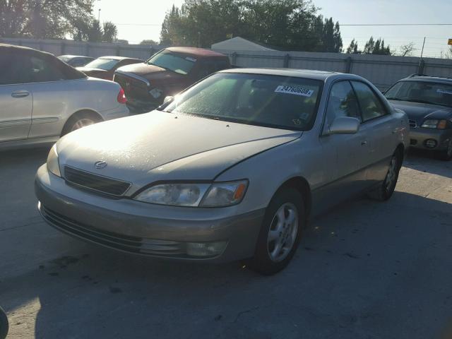 JT8BF28G2W0138845 - 1998 LEXUS ES 300 BEIGE photo 2