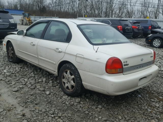 KMHWF35V81A356668 - 2001 HYUNDAI SONATA GLS WHITE photo 3