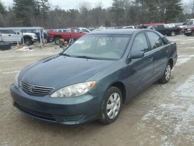 4T1BE32K75U396739 - 2005 TOYOTA CAMRY LE GREEN photo 2