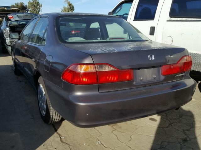 1HGCG5645WA189989 - 1998 HONDA ACCORD LX GRAY photo 3