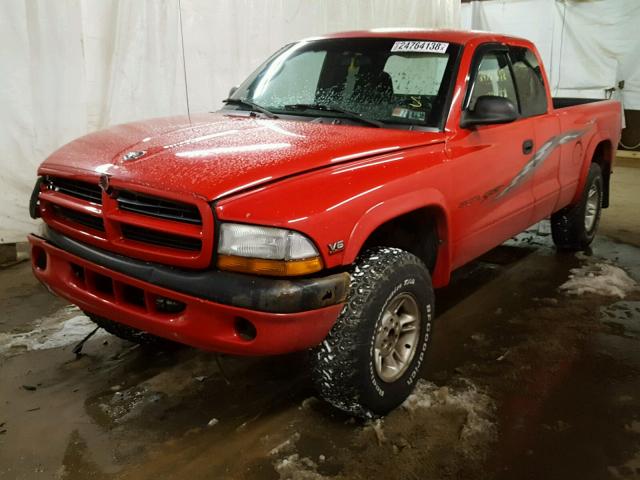 1B7GG22X2YS508437 - 2000 DODGE DAKOTA RED photo 2