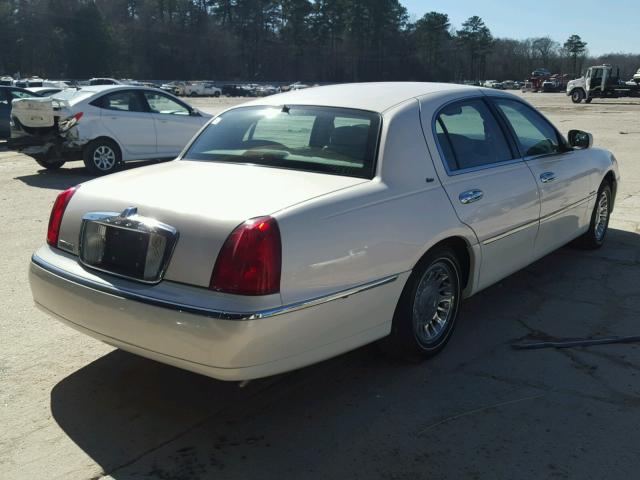 1LNFM83W1WY697407 - 1998 LINCOLN TOWN CAR C WHITE photo 4