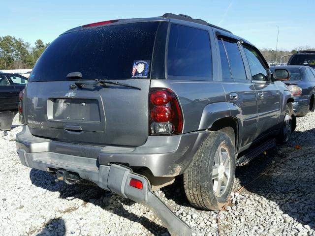 1GNDS13S552210577 - 2005 CHEVROLET TRAILBLAZE GRAY photo 4