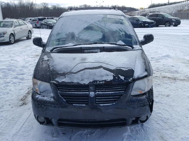 2D4GP44L25R238955 - 2005 DODGE GRAND CARA BLACK photo 9