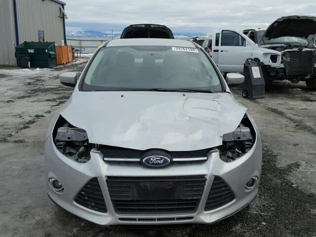 1FAHP3F23CL179247 - 2012 FORD FOCUS SE SILVER photo 9