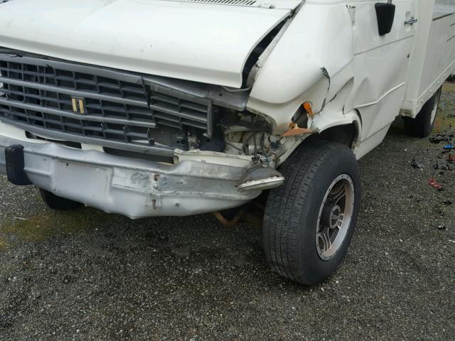 2GBGG31KXN4165760 - 1992 CHEVROLET G30 WHITE photo 9