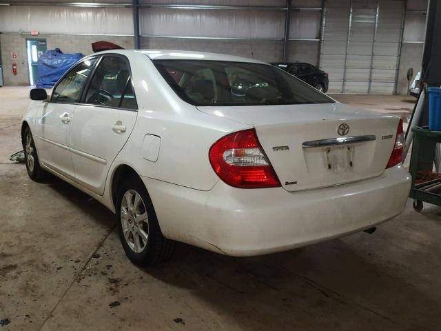 JTDBE32K540276058 - 2004 TOYOTA CAMRY LE WHITE photo 3