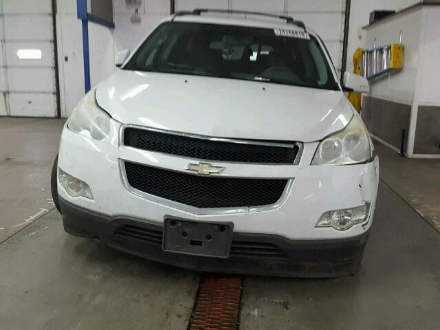 1GNEV23D49S108793 - 2009 CHEVROLET TRAVERSE L WHITE photo 9