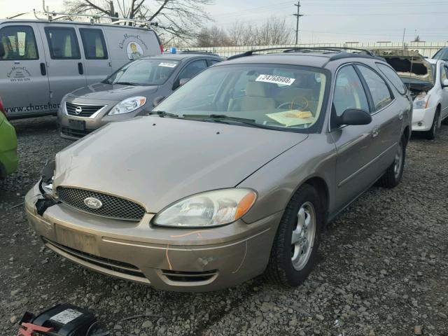 1FAFP58275A153734 - 2005 FORD TAURUS SE GOLD photo 2