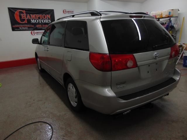 5TDKK4CC9AS328497 - 2010 TOYOTA SIENNA CE SILVER photo 4