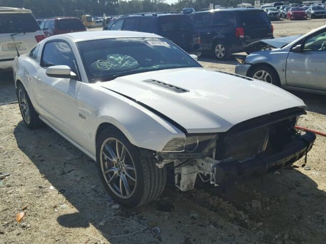 1ZVBP8CF1D5277880 - 2013 FORD MUSTANG GT WHITE photo 1