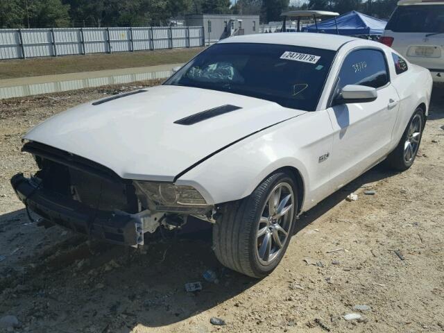 1ZVBP8CF1D5277880 - 2013 FORD MUSTANG GT WHITE photo 2
