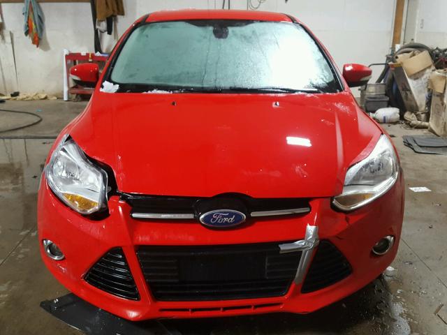 1FAHP3H21CL221542 - 2012 FORD FOCUS SEL RED photo 9