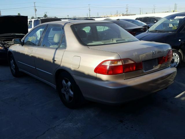 1HGCG1650YA076746 - 2000 HONDA ACCORD EX GOLD photo 3