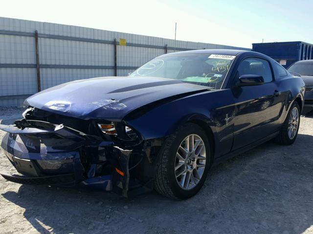 1ZVBP8AM2C5260439 - 2012 FORD MUSTANG BLUE photo 2