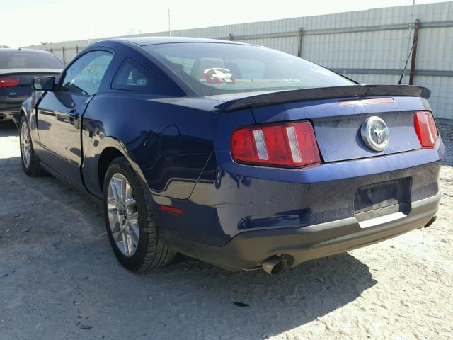 1ZVBP8AM2C5260439 - 2012 FORD MUSTANG BLUE photo 3