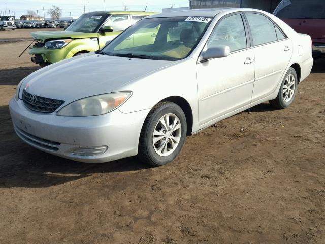 4T1BF30K04U584260 - 2004 TOYOTA CAMRY LE SILVER photo 2