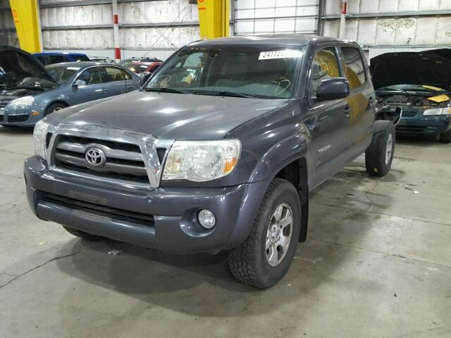 3TMMU4FN8AM016171 - 2010 TOYOTA TACOMA DOU GRAY photo 2