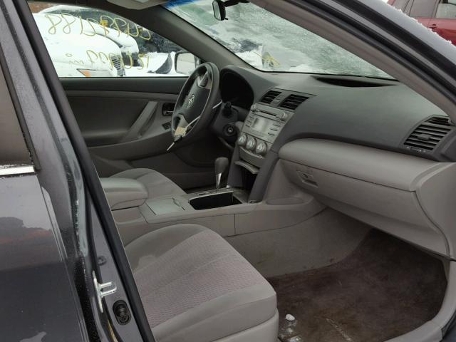 4T1BF3EK0BU600673 - 2011 TOYOTA CAMRY BASE GRAY photo 5