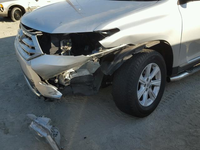 5TDZA3EH3BS016231 - 2011 TOYOTA HIGHLANDER SILVER photo 9