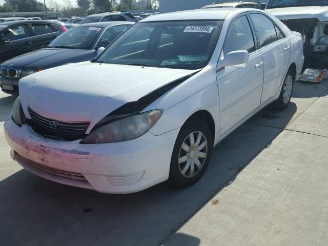 4T1BE32K75U429612 - 2005 TOYOTA CAMRY LE WHITE photo 2