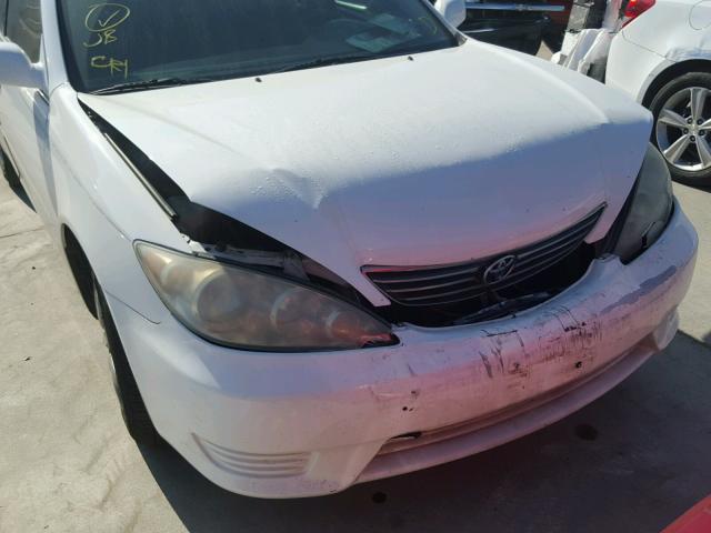 4T1BE32K75U429612 - 2005 TOYOTA CAMRY LE WHITE photo 9