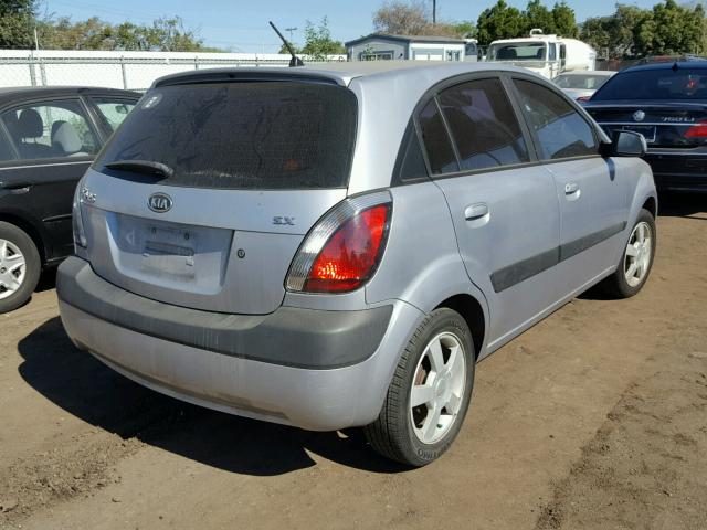 KNADE163866059844 - 2006 KIA RIO 5 SILVER photo 4