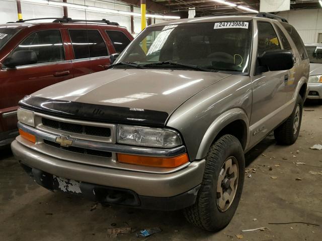 1GNCT18W42K155328 - 2002 CHEVROLET BLAZER GOLD photo 2