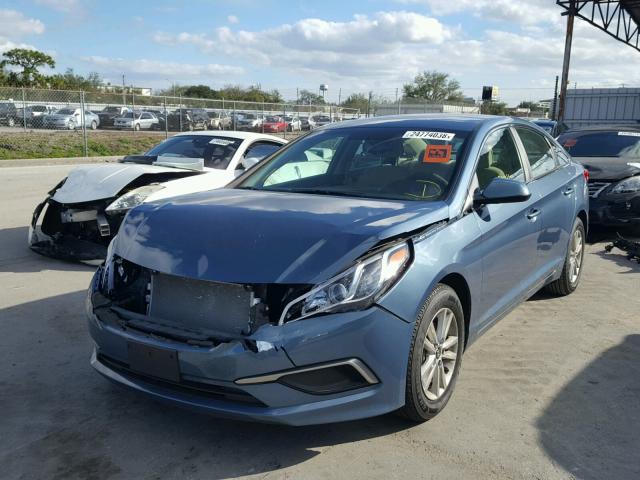 5NPE24AF3GH335728 - 2016 HYUNDAI SONATA SE BLUE photo 2