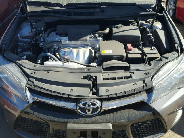 4T1BF1FK0HU314852 - 2017 TOYOTA CAMRY LE GRAY photo 7