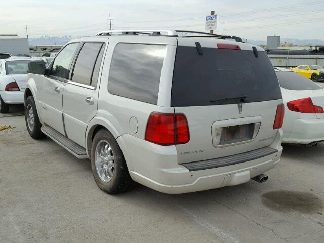 5LMFU28505LJ17585 - 2005 LINCOLN NAVIGATOR CREAM photo 3