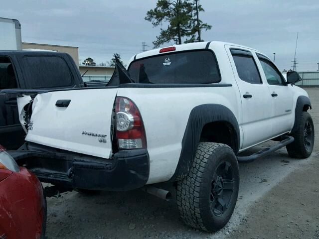 3TMJU62N09M082648 - 2009 TOYOTA TACOMA DOU WHITE photo 4