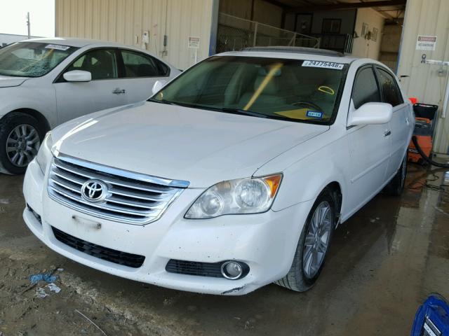 4T1BK36B68U304432 - 2008 TOYOTA AVALON XL WHITE photo 2