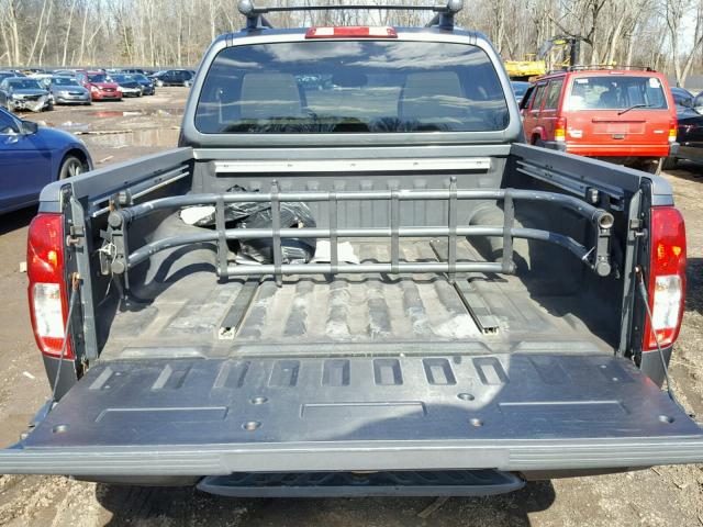 1N6AD07W15C450780 - 2005 NISSAN FRONTIER C SILVER photo 9