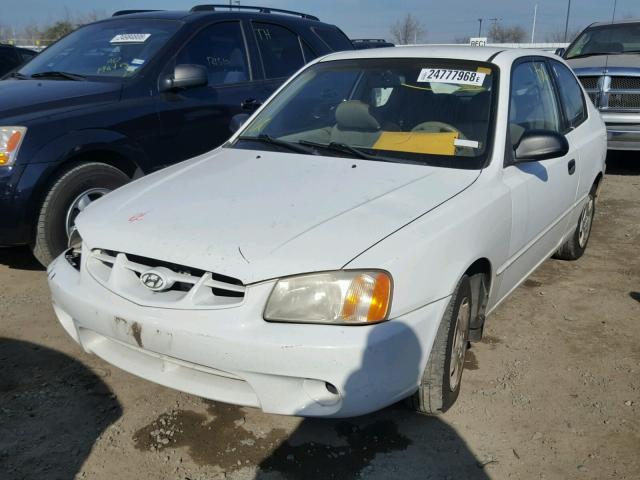 KMHCG35C31U083068 - 2001 HYUNDAI ACCENT GS WHITE photo 2