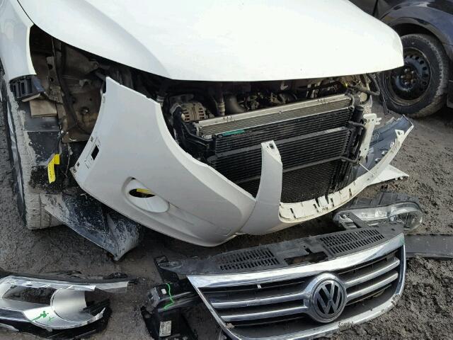 WVGBV7AX3BW523409 - 2011 VOLKSWAGEN TIGUAN S WHITE photo 9