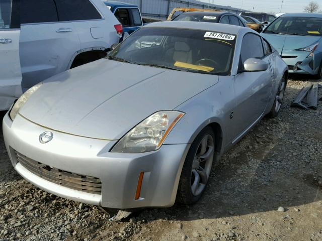 JN1AZ34D25M606489 - 2005 NISSAN 350Z COUPE SILVER photo 2